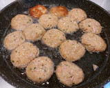 Foto del passaggio 3 della ricetta Polpette di tonno e patate