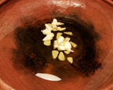 Foto del paso 4 de la receta: Sepia y patatas confitadas al ajillo