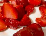 Foto del paso 3 de la receta: Tarta de queso con fresas y arándanos dentro
