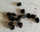 Foto del paso 4 de la receta: Bimi con cherrys y rebozuelos al ajo negro