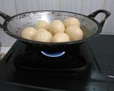 Foto langkah ke 6 dari resep Cara Menggoreng Tahu Bulat Agar Mengembang Tahan Lama.