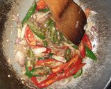 Foto langkah ke 2 dari resep Tumis Udang Rebon Mudah dan Praktis.