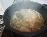 Foto del paso 2 de la receta Pollo troceado al ajillo con cerveza acompañado de patatas
