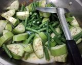 Foto langkah ke 5 dari resep Lodeh Terong Kacang Panjang.