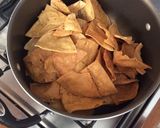 Foto del paso 2 de la receta: Chilaquiles en salsa roja