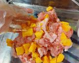 Hình bước làm 1 của món Lạp Xưởng Trứng Muối