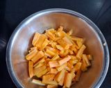 A picture of step 1 of Lasooni carrot.