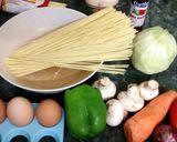 A picture of step 1 of Spicy mushroom egg noodles.