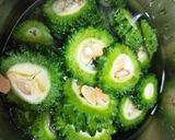 कारल्या ची भाजी, खट्टी मिठी (karlyachi bhaji recipe in marathi) रेसिपी स्टेप 1 फोटो 