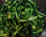 Foto langkah ke 1 dari resep Tumis genjer oncom.