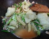 A picture of step 6 of Stir fried Leek with Fish Maw & Pork..