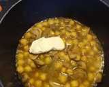 Foto del paso 3 de la receta: Garbanzos con queso camembert y setas variadas