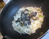 A picture of step 6 of Ocean-Scented Soup Pasta with Clams and Aosa Seaweed.