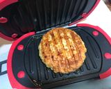 Foto del paso 5 de la receta: Hamburguesa con huevos a la plancha y crema de aguacate en Lékué Grill