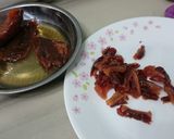 A picture of step 1 of Preserved Duck Meat And Chinese Sausage Fried Rice.