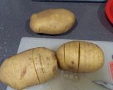 Foto del paso 1 de la receta: Patatas rellenas de queso al horno