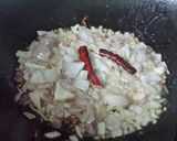 A picture of step 2 of Coconut chicken with fresh methi leaves.