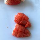 รูปขั้นตอนการทำที่ 4 ของ นมสดสตรอว์เบอร์รี🥛🍓