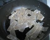 A picture of step 2 of Konnyaku Kimchi.