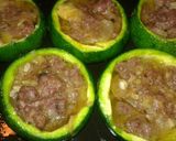 Foto del paso 4 de la receta: Zapallitos rellenos de chorizo y pera