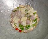 Foto langkah ke 3 dari resep 52. Tumis Pare.