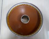 Foto langkah ke 8 dari resep Bolu Karamel / Sarang Semut 5 Telur No Mixer.