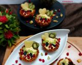 A picture of step 5 of Granola cups with fruit yogurt filling.