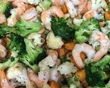 Foto del paso 3 de la receta: Salteado de camarones y vegetales