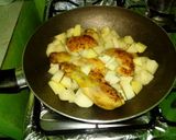 Foto del paso 5 de la receta: Pollo frito con papas