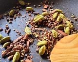 मसाला चहा (Masala Chai Recipe In Marathi) रेसिपी स्टेप 1 फोटो 