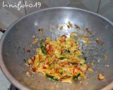 Foto langkah ke 6 dari resep Tumis pare orak-arik telur.