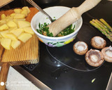 Foto del paso 1 de la receta: Chuletón con guarnición de patatas boletus y espárragos