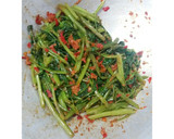 Foto langkah ke 2 dari resep Kangkung Cah Terasi Enak Ala Restaurant Tepi Pantai.