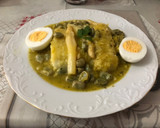Foto del paso 6 de la receta: Supremas de bacalao y merluza en salsa con habas baby