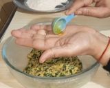 A picture of step 7 of Methi thepla.