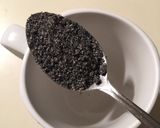 Foto langkah ke 3 dari resep Teh Wijen Hitam.