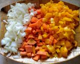 Foto del paso 1 de la receta: Guiso de pollo y arvejas
