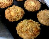 A picture of step 10 of Caramel Crumble Muffins.