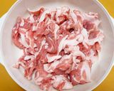 A picture of step 2 of Stamina Building Pork Stir-fry - A Light Vinegar Sauce to Combat Summer Fatigue.