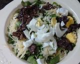 Foto del paso 3 de la receta: Achicoria (radicheta, radicha) en ensalada, con pategrás y aceitunas negras
