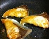 A picture of step 3 of Buri (Japanese Amberjack) Teriyaki.