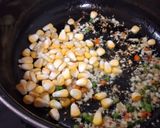 चायनीज - इन्स्टंट क्रीमी स्वीटकॉर्न सूप (Instant Creamy Sweet Corn Soup Recipe In Marathi) रेसिपी स्टेप 3 फोटो 