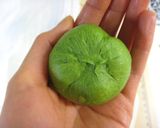 A picture of step 7 of Matcha Petit Anpan.
