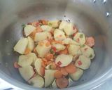 Foto del paso 2 de la receta Costillas adobadas guisadas con patatas, guisantes y zanahorias