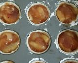 A picture of step 7 of Taisen's Mini Fruit Pies.