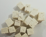 Foto del paso 1 de la receta: Brochetas de tofu al pimentón con tomates cherry