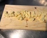 Une image de l'étape 4 de Laitue rouge aux raisins, baies, cheddar et persil.