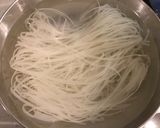 Foto del paso 1 de la receta: Noodles al ajillo y camarones