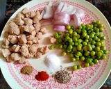 A picture of step 1 of Soya Matar Pulao.