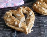 Foto langkah ke 12 dari resep Almonds Flaky Heart Shaped Bread #pr_tirotiii.